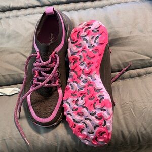 Allbirds Women's Trail Sneakers in Pink and Black